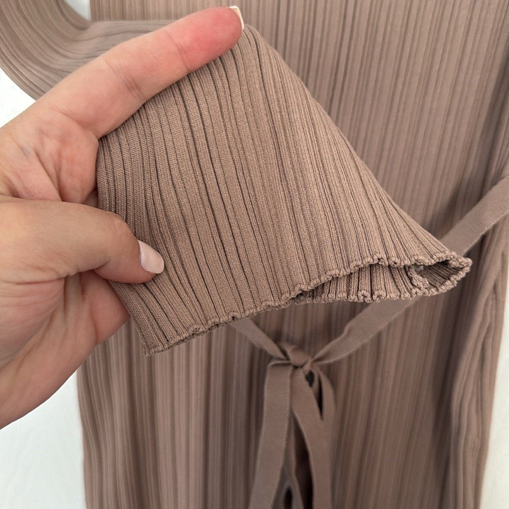 NWOT- WAYF Alexi Long Sleeve Ribbed Dress - Picture 6 of 13